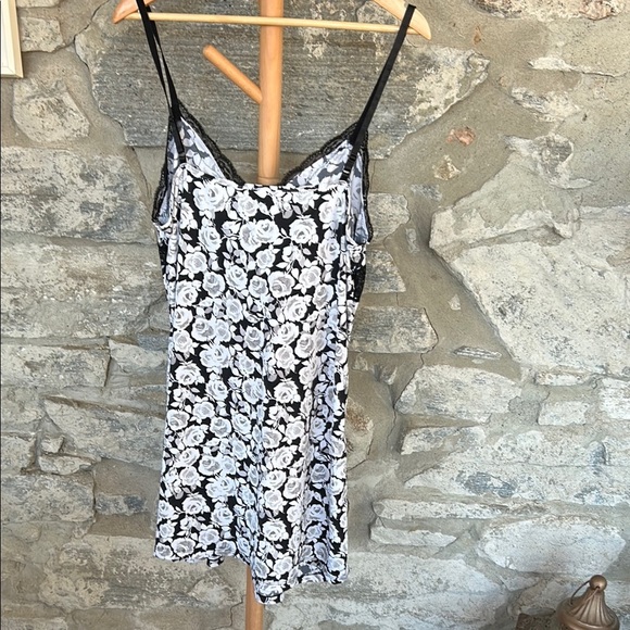 Floral Lace Trim Nightie - Picture 2 of 7